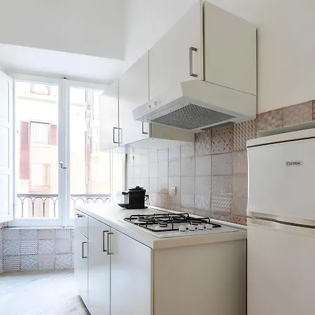 Historic 3br Colosseum 160sqm For 9 Apartament Rzym